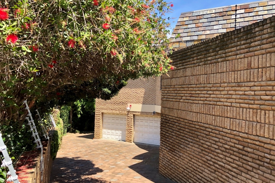 7 Bedroom Property for Sale in Plattekloof Western Cape